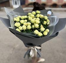 Букет Белые кустовые розы Солинеро в Высоцке