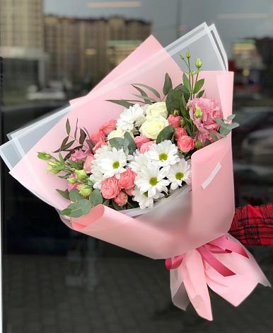 Букет цветов из: Розы, Лизиантусы и Хризантемы в Высоцке
